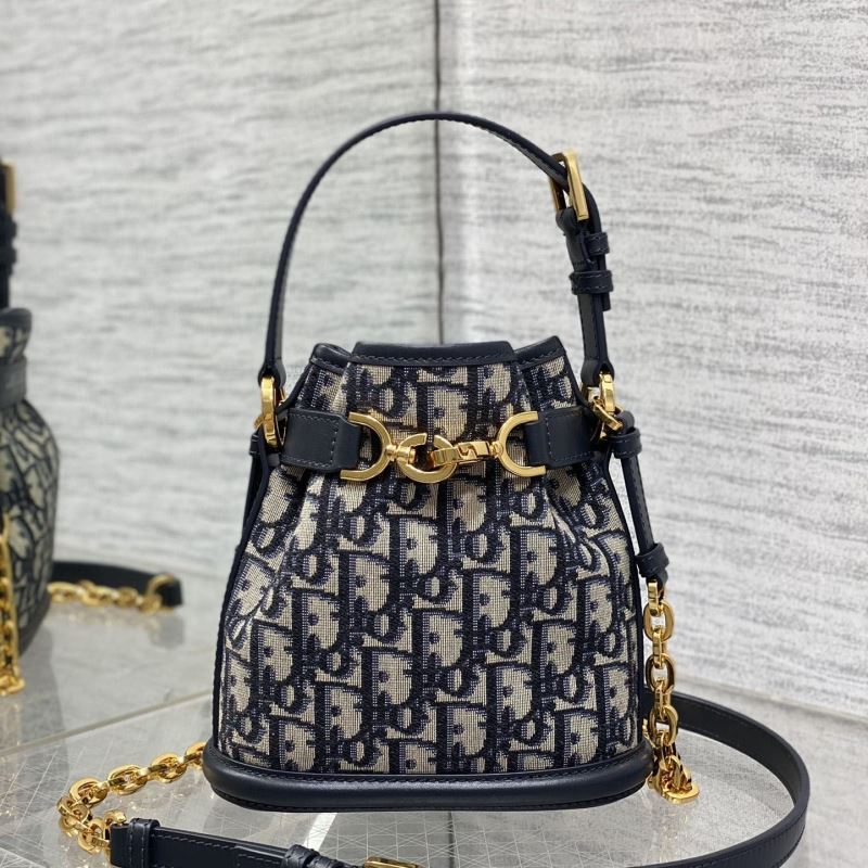 D*or bucket bags
